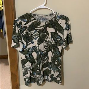 Patterned tee